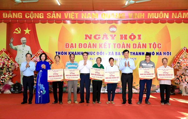 Bí thư Thành ủy Hà Nội Nguyễn Duy Ngọc dự Ngày hội Đại đoàn kết toàn dân tộc tại thôn Khánh Chúc Đồi