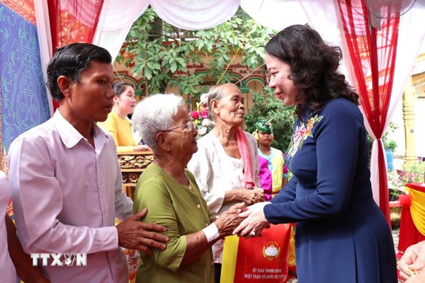 Phó Chủ tịch nước Võ Thị Ánh Xuân dự Ngày hội Đại đoàn kết toàn dân tộc tại Vĩnh Long