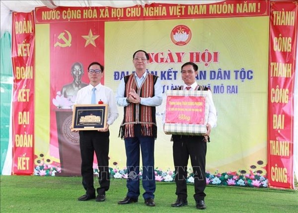 Phó Chủ tịch Quốc hội Trần Quang Phương dự Ngày hội Đại đoàn kết toàn dân tộc tỉnh Quảng Ngãi 