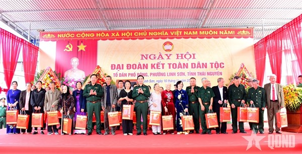 Đại tướng Phan Văn Giang dự Ngày hội Đại đoàn kết toàn dân tộc tại Thái Nguyên