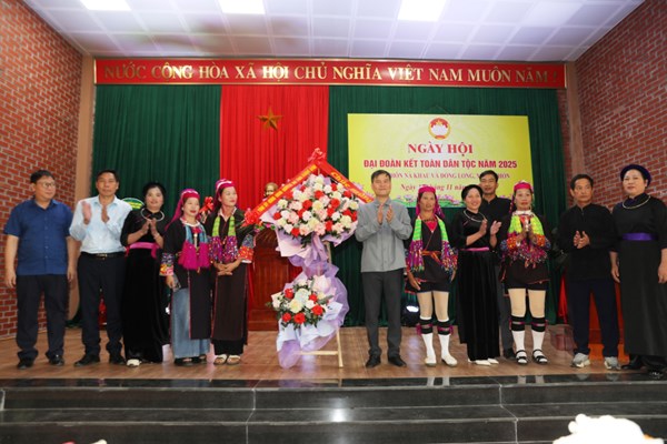 Quảng Ninh: Rộn ràng ngày hội Đại đoàn kết toàn dân tộc tại các thôn, khu dân cư