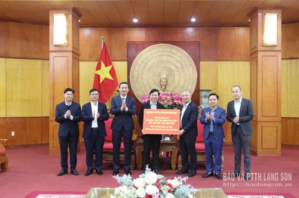 Lạng Sơn tiếp nhận ủng hộ 2,7 tỷ đồng từ Tổng Công ty Đầu tư và Kinh doanh vốn nhà nước