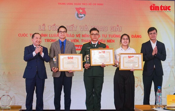 Trao giải thưởng chính luận về bảo vệ nền tảng tư tưởng của Đảng trong đoàn viên, thanh thiếu niên lần thứ nhất