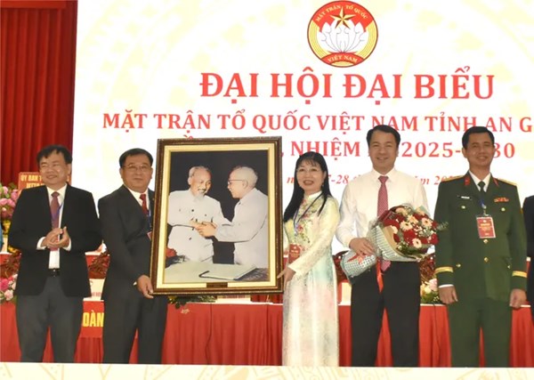 Bà Trần Thị Thanh Hương tái đắc cử Chủ tịch Ủy ban MTTQ Việt Nam tỉnh An Giang nhiệm kỳ 2025 - 2030