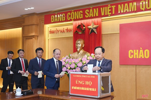 Hà Tĩnh: Các đơn vị, địa phương quyên góp ủng hộ đồng bào bị thiệt hại do thiên tai