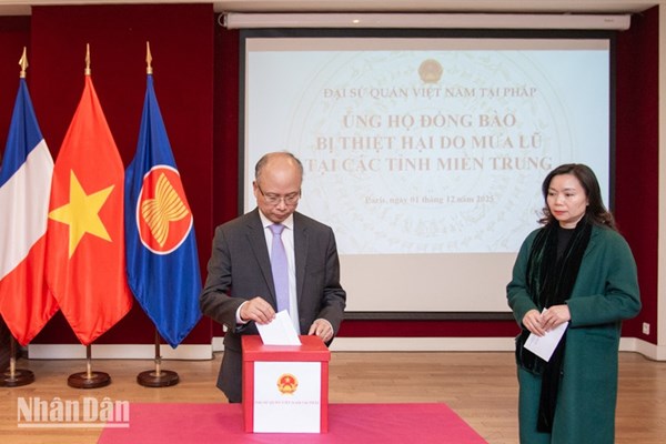 Các cơ quan đại diện Việt Nam tại Pháp ủng hộ đồng bào bị bão lũ