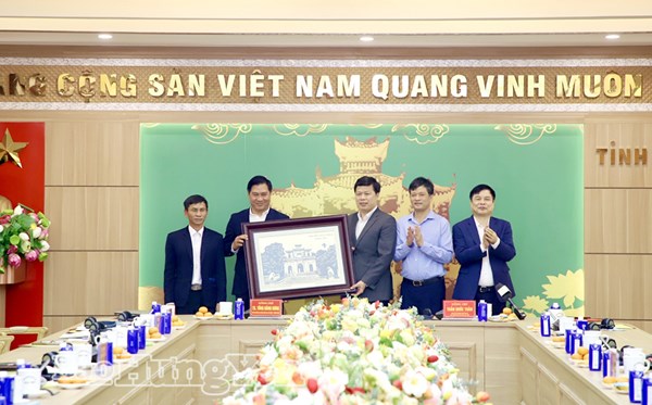 Hưng Yên: Chủ tịch Ủy ban MTTQ Việt Nam tỉnh làm việc với đoàn học viên cán bộ Đảng Nhân dân Cách mạng Lào