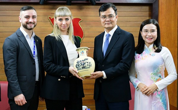 Phó Chủ tịch Ủy ban Trung ương MTTQ Việt Nam, Bí thư thứ nhất Trung ương Đoàn Bùi Quang Huy tiếp đoàn đại biểu Liên bang Nga 