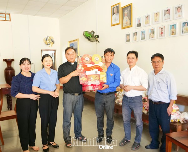 Khánh Hòa: Ủy ban MTTQ Việt Nam tỉnh thăm, chúc mừng các cơ sở tôn giáo nhân dịp Giáng sinh 2025