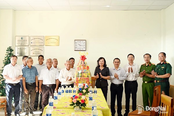 Đồng Nai: Chủ tịch Ủy ban MTTQ Việt Nam tỉnh chúc mừng các tổ chức, chức sắc tôn giáo dịp Giáng sinh