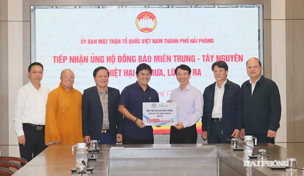 Hải Phòng: Ủy ban MTTQ Việt Nam thành phố tiếp nhận 560 triệu đồng ủng hộ đồng bào lũ lụt tỉnh Đắk Lắk