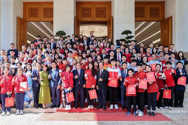 Thủ tướng Chính phủ: Khẩn trương xây dựng Đề án phát hiện và bồi dưỡng nhân tài trẻ Việt Nam