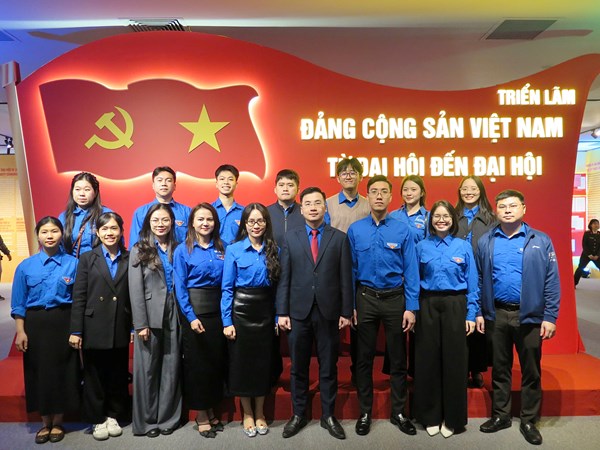 Đoàn Thanh niên MTTQ, các đoàn thể Trung ương thăm Triển lãm “Đảng Cộng sản Việt Nam - Từ Đại hội đến Đại hội“