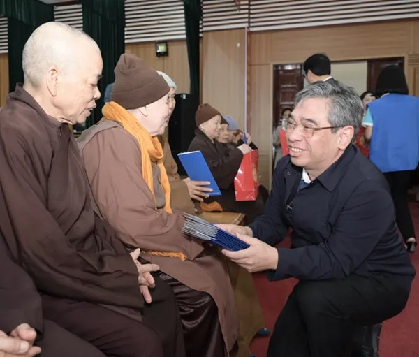 Lãnh đạo TPHCM thăm hỏi cựu thanh niên xung phong bị nhiễm chất độc da cam