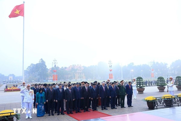 Đại biểu dự Đại hội XIV của Đảng vào Lăng viếng Chủ tịch Hồ Chí Minh