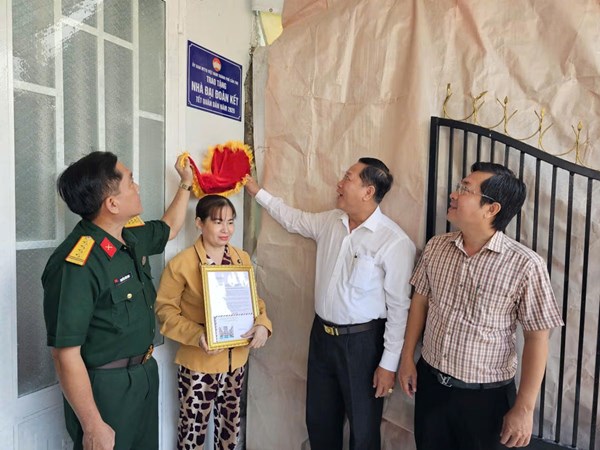 Cần Thơ: Bàn giao nhà Đại đoàn kết cho hộ có hoàn cảnh khó khăn