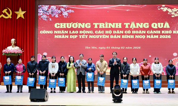 Phó Bí thư Đảng ủy MTTQ, các đoàn thể Trung ương Ngô Văn Cương thăm, tặng quà Tết tại Bắc Ninh 