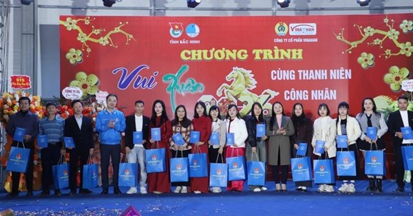 Trung ương Đoàn TNCS Hồ Chí Minh trao quà tết cho thanh niên công nhân tại Bắc Ninh