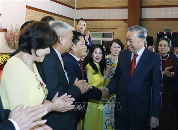 Tổng Bí thư Tô Lâm gặp gỡ cán bộ Đại sứ quán và cộng đồng người Việt tại Campuchia