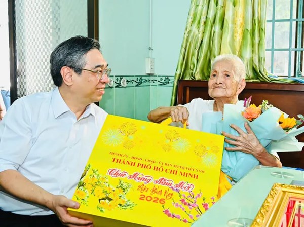 TP Hồ Chí Minh: Ủy ban MTTQ Việt Nam thành phố thăm, chúc Tết các gia đình tiêu biểu 