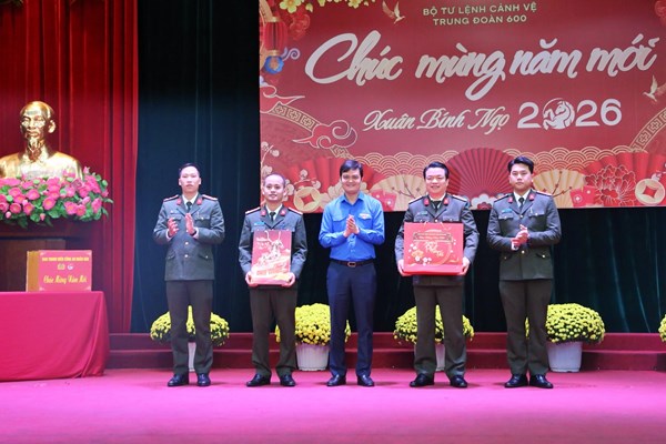 Phó Chủ tịch Ủy ban Trung ương MTTQ Việt Nam, Bí thư thứ nhất Trung ương Đoàn Bùi Quang Huy thăm, chúc tết Trung đoàn 600 và Tiểu đoàn 79