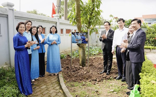 Hội LHPN Việt Nam phát động Đợt thi đua cao điểm chào mừng bầu cử và Đại hội Phụ nữ toàn quốc XIV