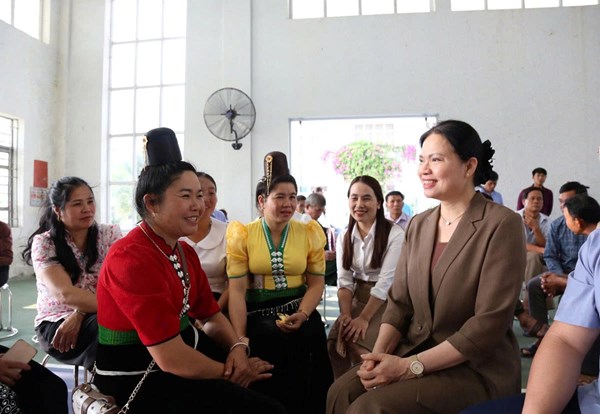 Phó Chủ tịch - Tổng Thư ký Ủy ban Trung ương MTTQ Việt Nam Hà Thị Nga tiếp xúc cử tri xã Mường Than, tỉnh Lai Châu