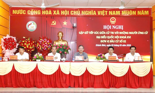 Phó Chủ tịch UBTW MTTQ Việt Nam, Chủ tịch Hội Nông dân Việt Nam Lương Quốc Đoàn tiếp xúc cử tri tại xã Khánh Bình, tỉnh An Giang 