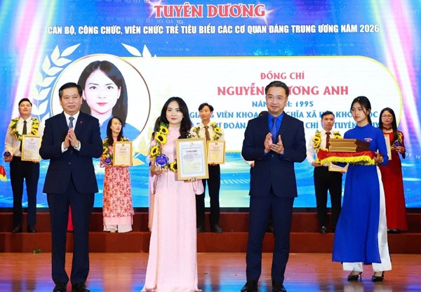 Đoàn các cơ quan Đảng Trung ương tuyên dương 40 cán bộ, công chức, viên chức tiêu biểu 