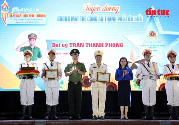 Công an thành phố Hồ Chí Minh tôn vinh 30 gương mặt trẻ tiêu biểu