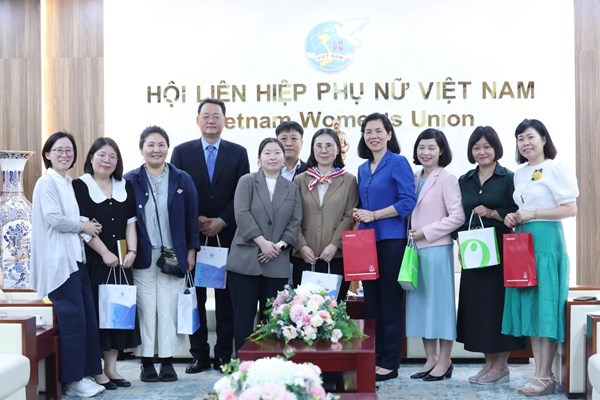 Hội LHPN Việt Nam tiếp đoàn đại biểu Bộ Bình đẳng giới và Gia đình Hàn Quốc thăm và làm việc tại Việt Nam