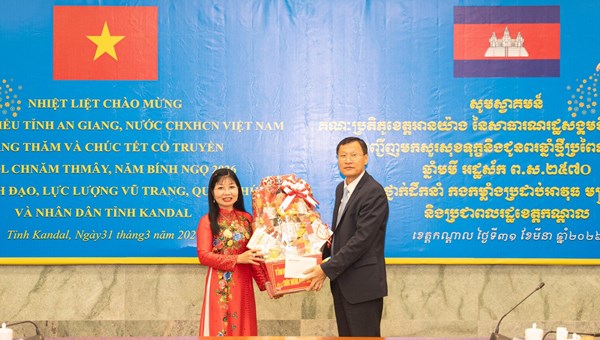 Chủ tịch Ủy ban MTTQ Việt Nam tỉnh An Giang chúc Tết Chôl Chnăm Thmây tại tỉnh Kandal