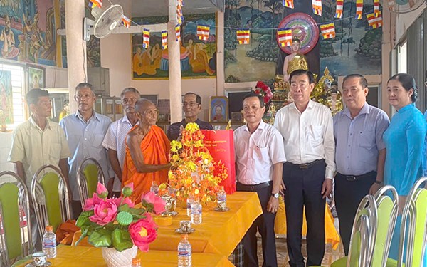 Cần Thơ: Lãnh đạo thành phố chúc mừng Tết cổ truyền Chôl Chnăm Thmây của đồng bào Khmer