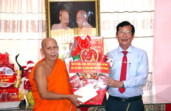 An Giang: Phó Chủ tịch UBND tỉnh chúc Tết cổ truyền Chôl Chnăm Thmây tại xã Óc Eo và xã An Châu