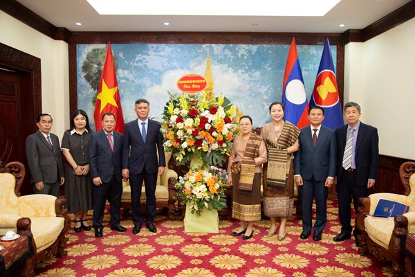 Ủy ban Trung ương MTTQ Việt Nam đến thăm, chúc Tết Đại sứ quán Lào tại Việt Nam nhân dịp Tết cổ truyền Bunpimay