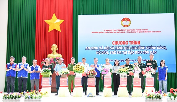 Thành phố Hồ Chí Minh: Ủy ban MTTQ Việt Nam thành phố trao tặng nhiều phần quà an sinh xã hội tại đặc khu Côn Đảo 