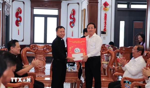 Cần Thơ: Lãnh đạo thành phố thăm, chúc mừng Lễ Phục sinh năm 2026 tại Giáo xứ Chánh Tòa