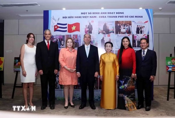 Họp mặt kỷ niệm 65 năm Ngày chiến thắng Giron của nhân dân Cuba