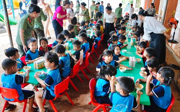 Trung ương Hội LHPN Việt Nam triển khai Chương trình “Bữa ăn dinh dưỡng học đường” năm học 2026-2027 tại tỉnh Vĩnh Long