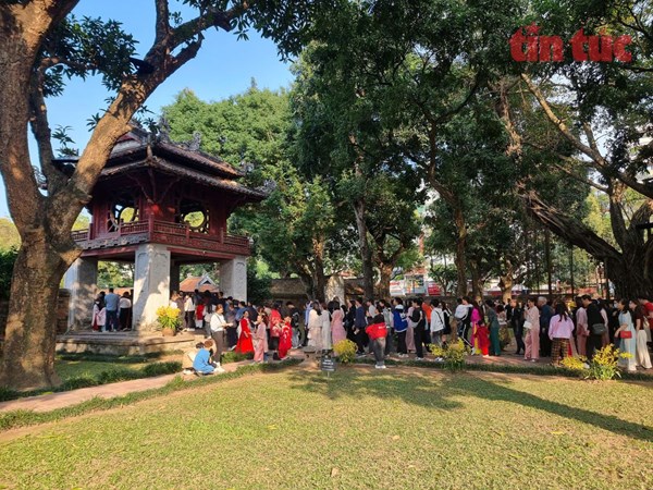Tổng LĐLĐ Việt Nam nghiên cứu hoán đổi ngày làm việc để kéo dài kì nghỉ dịp Ngày Văn hoá Việt Nam 