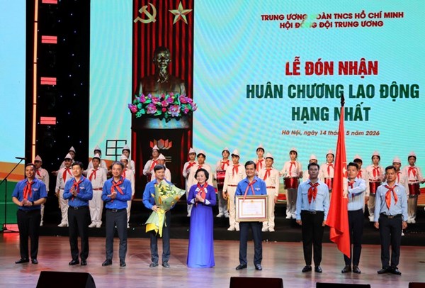 Đội Thiếu niên Tiền phong Hồ Chí Minh được trao tặng Huân chương Lao động hạng Nhất 
