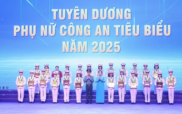Tuyên dương Phụ nữ Công an tiêu biểu năm 2025 