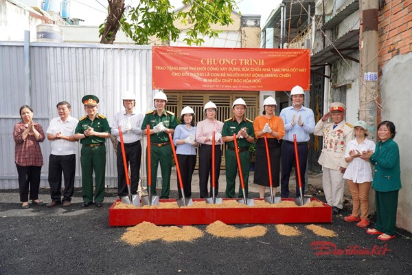 Thành phố Hồ Chí Minh: Ủy ban MTTQ Việt Nam thành phố xóa nhà dột nát cho các gia đình chính sách