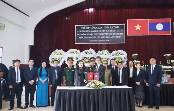Tưởng niệm, bàn giao và tiễn đưa hài cốt Liệt sỹ hy sinh tại Lào về nước