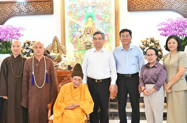 Thành phố Hồ Chí Minh: Chủ tịch Ủy ban MTTQ Việt Nam thành phố thăm, chúc mừng các cơ sở tôn giáo nhân Đại lễ Phật đản