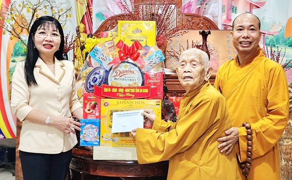 An Giang: Chủ tịch Ủy ban MTTQ Việt Nam tỉnh chúc mừng Đại lễ Phật đản tại xã Tân Hiệp 