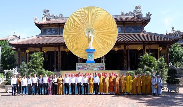 Phó Thủ tướng Nguyễn Văn Thắng chúc mừng Đại lễ Phật đản tại Huế