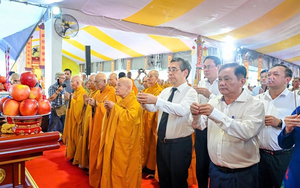 Thành phố Hồ Chí Minh: Lễ tưởng niệm các Anh hùng liệt sĩ tại Công viên Lê Thị Riêng