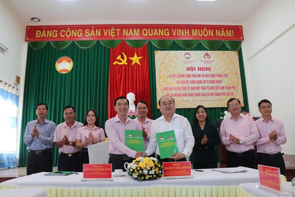 Cần Thơ: Ủy ban MTTQ Việt Nam thành phố ký kết Chương trình phối hợp Ngân hàng Chính sách xã hội thành phố 