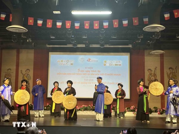 Chung tay gìn giữ tiếng Việt và văn hóa Việt trong cộng đồng kiều bào tại Pháp 